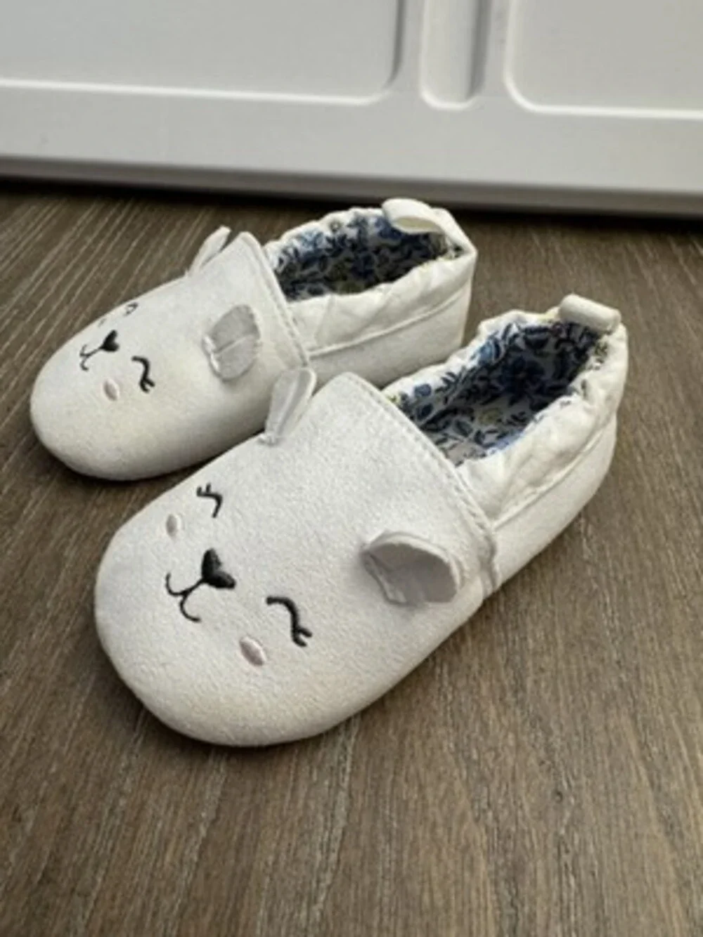 Carter's Cat Face Baby Slip-On Slippers Embroidered Fabric White 3-6 Months